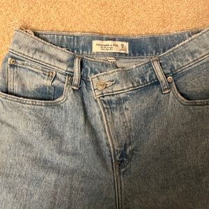 Abercrombie 90s straight leg Curve Love jeans petite